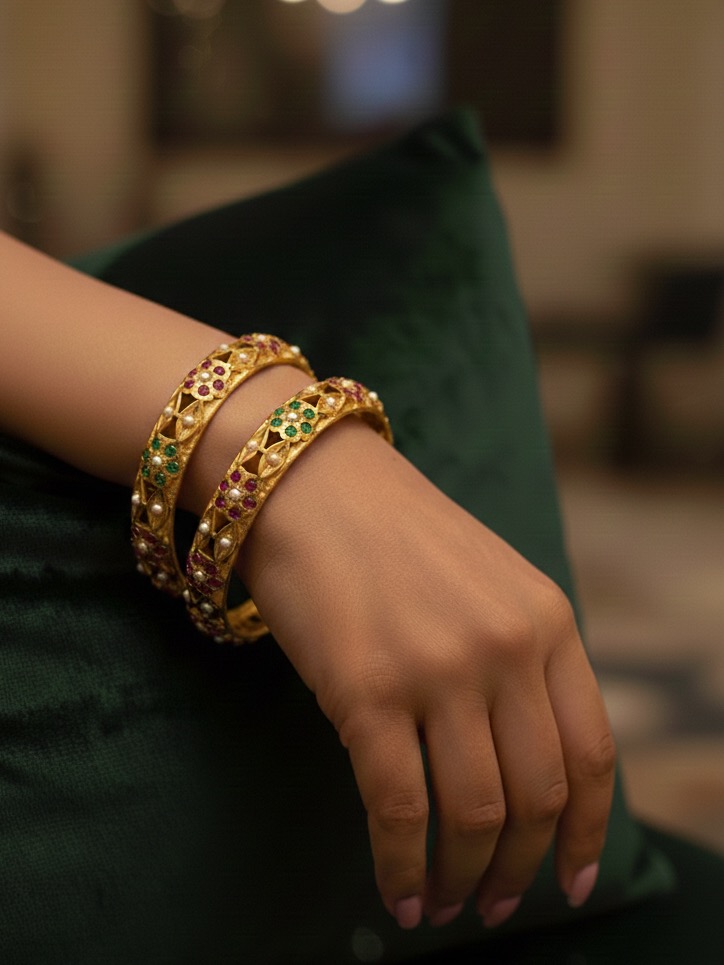 Surbhi bangles(red green)